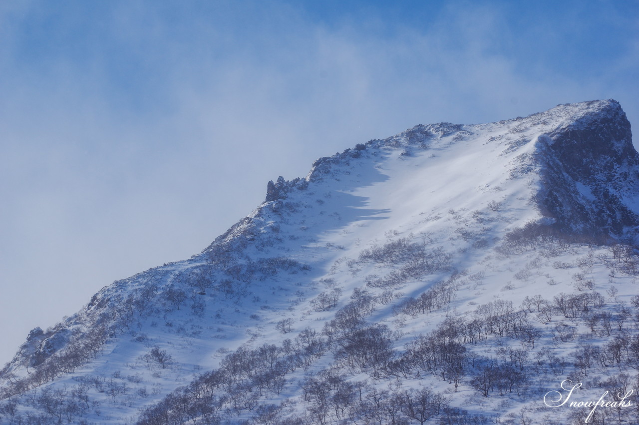 層雲峡黒岳ロープウェイスキー場 ふわふわのパウダースノーが舞い降りる『神々の遊ぶ庭』にシュプールを♪